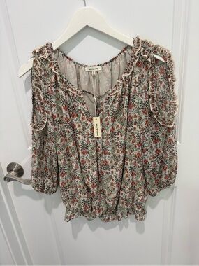 Max studio Floral Botanical pattern blouse,Boho style, ruffled neckline S NWT